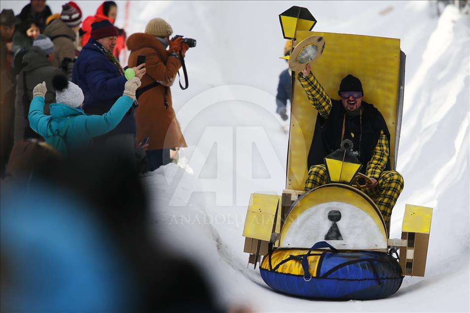 Festival "Battle Sani" u Moskvi: Spuštanje u šlaufima niz snježnu stazu