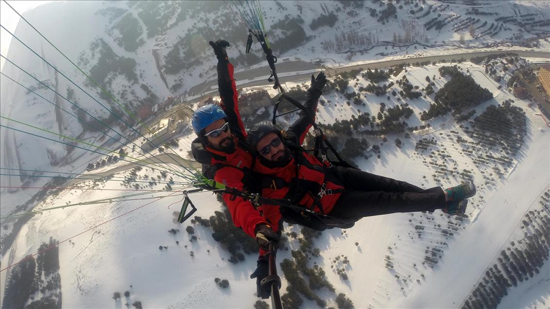 Ejder 3200'de hem kayak hem yamaç paraşütü heyecanı