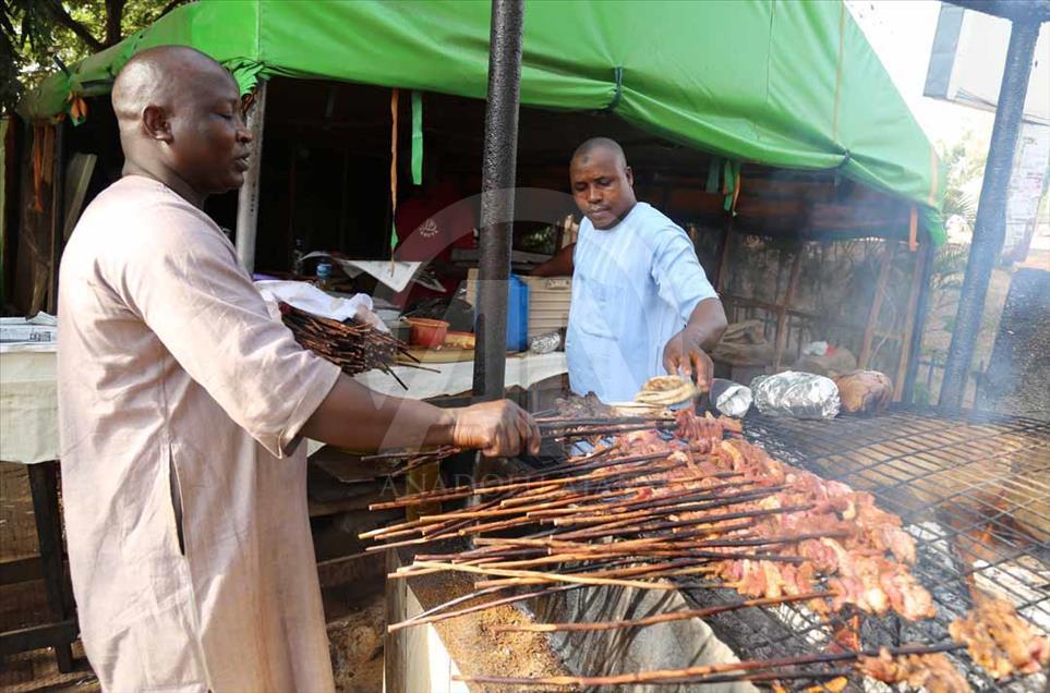 Así se prepara el "Suya", la comida favorita en Nigeria