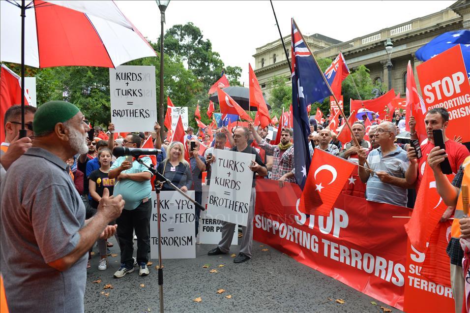 Avustralya’da Türkiye’ye destek gösterisi