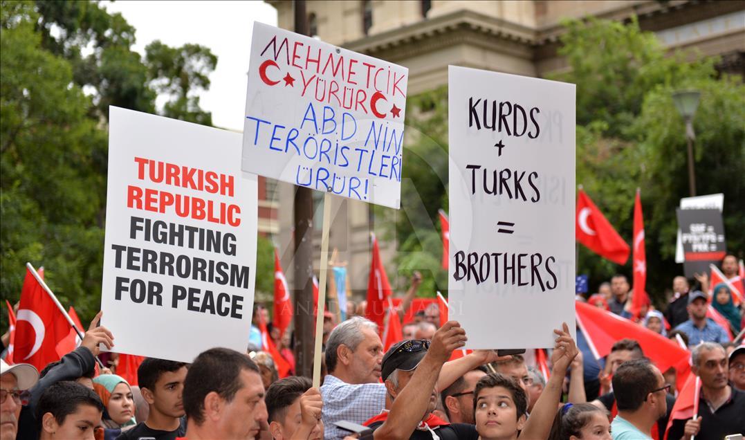 Avustralya’da Türkiye’ye destek gösterisi