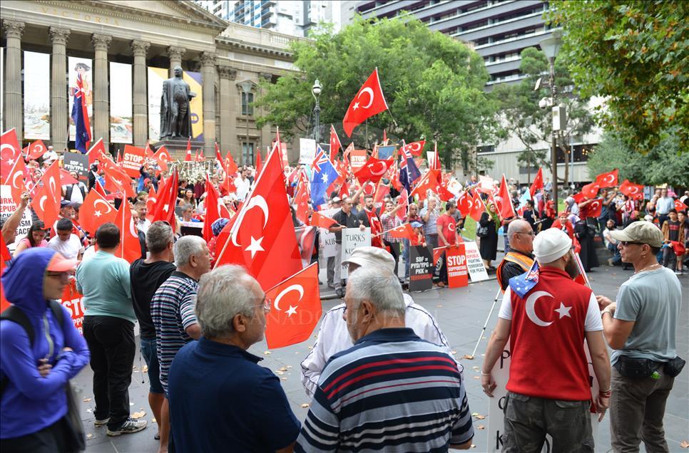 Avustralya’da Türkiye’ye destek gösterisi