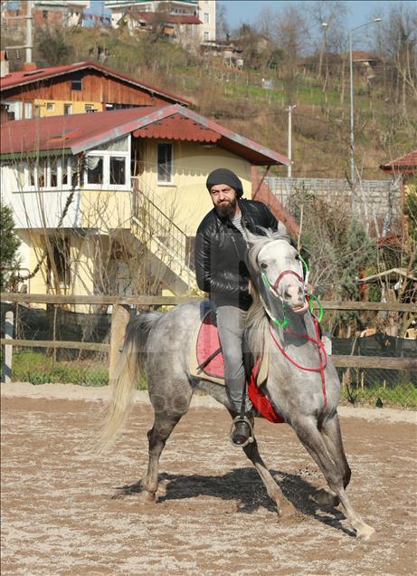 Binicilik sporuna merakları iş kapısı odu