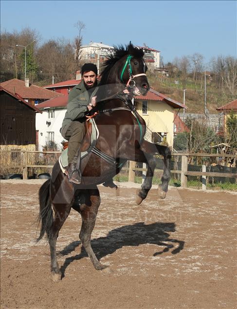 Binicilik sporuna merakları iş kapısı odu