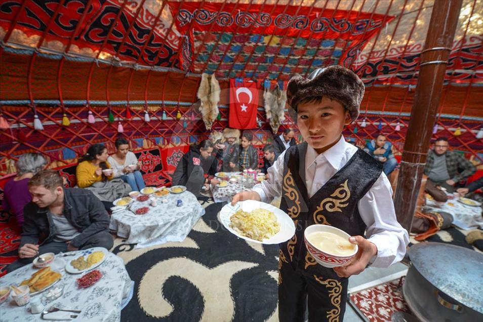 Las tradiciones de los kirguises se mantienen vivas en Turquía
