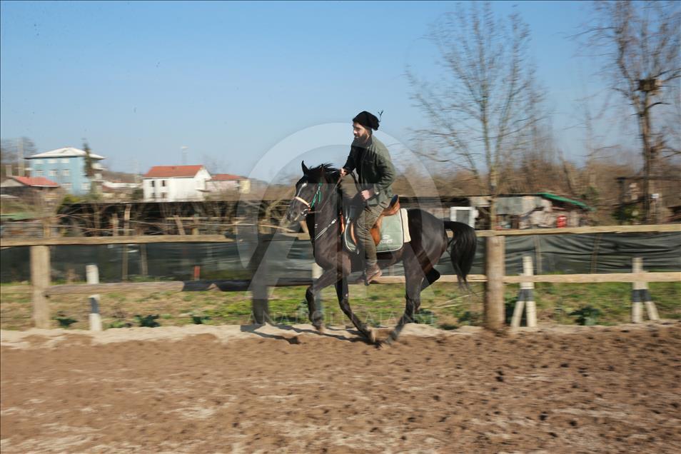 Binicilik sporuna merakları iş kapısı odu