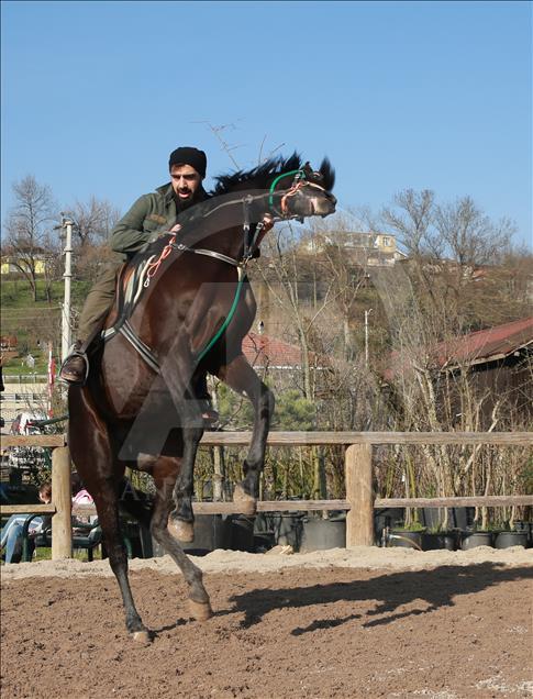 Binicilik sporuna merakları iş kapısı odu