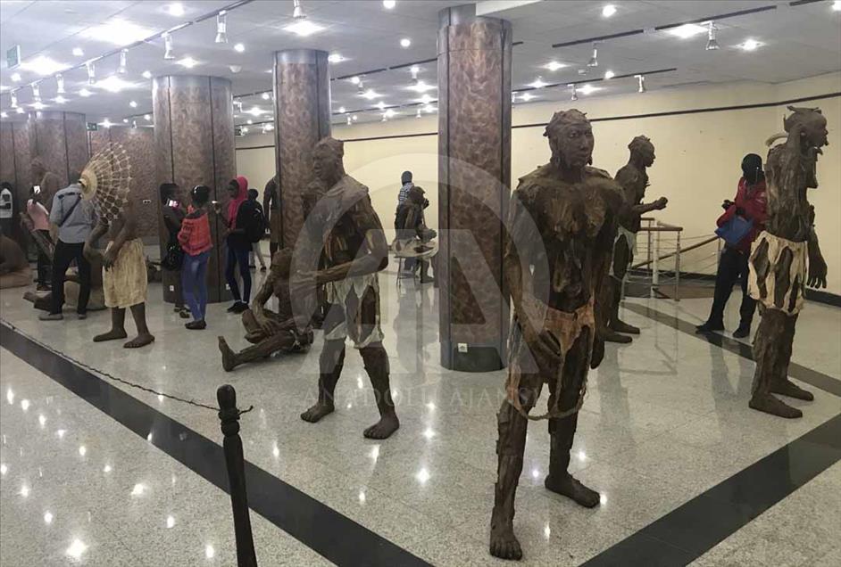 El Monumento al Renacimiento Africano, símbolo de la independencia africana 