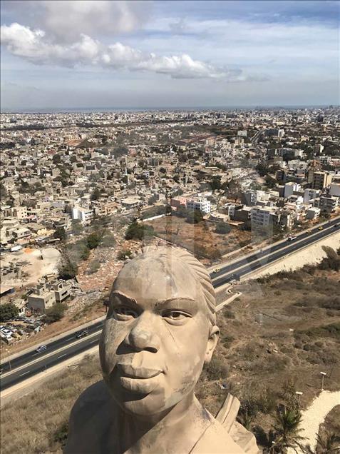 El Monumento al Renacimiento Africano, símbolo de la independencia africana 