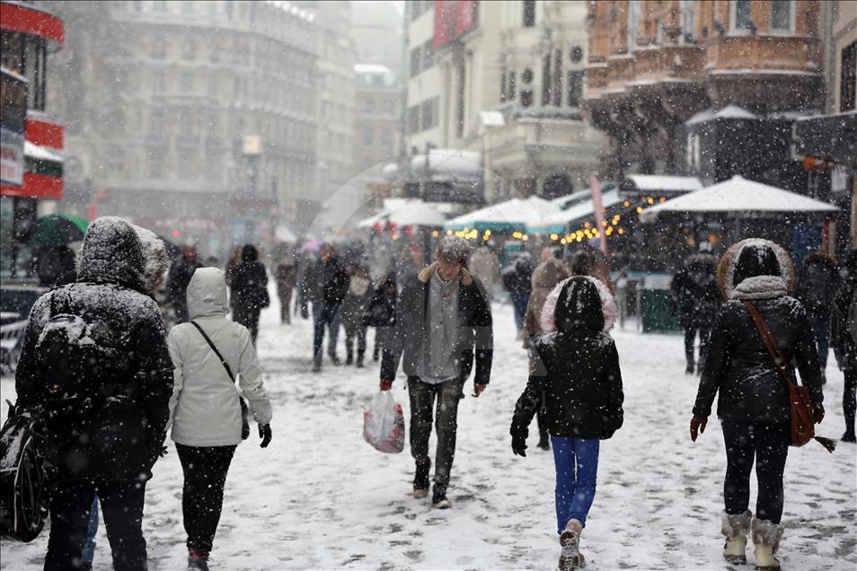 Londra'da kar hayatı olumsuz etkiliyor