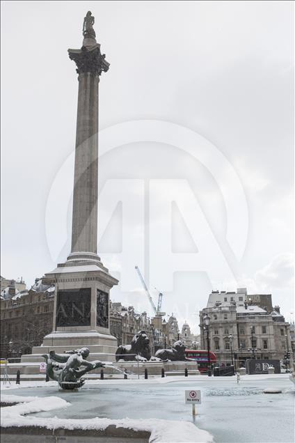 İngiltere'de kar ve soğuk hava  hayatı olumsuz etkiliyor