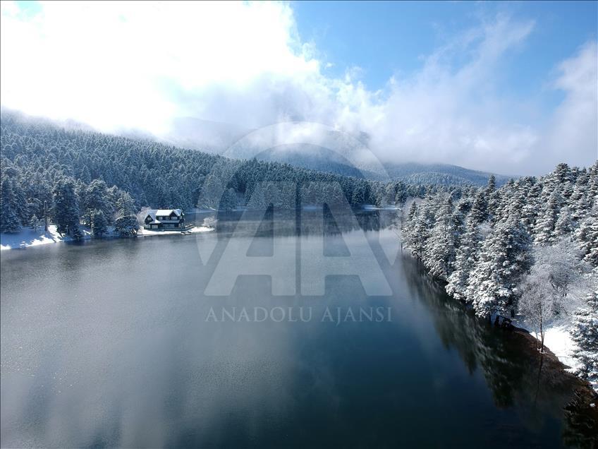 Bolu'da kar yağışı tatil merkezlerini canlandırdı