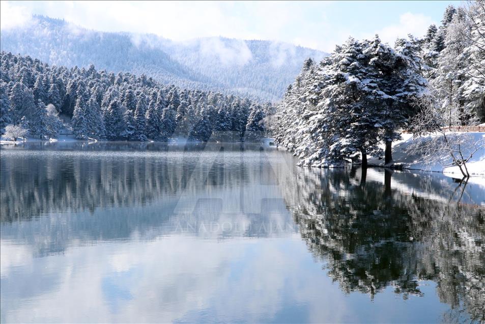 Bolu'da kar yağışı tatil merkezlerini canlandırdı