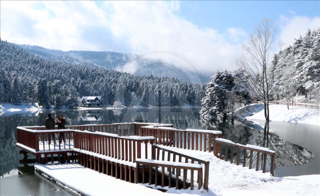Bolu'da kar yağışı tatil merkezlerini canlandırdı