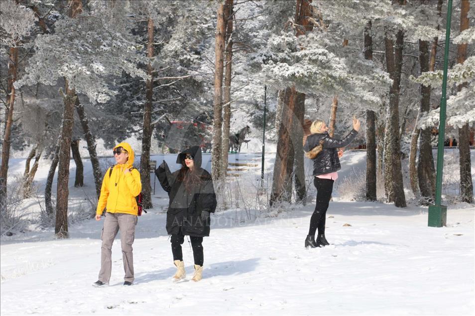 Bolu'da kar yağışı tatil merkezlerini canlandırdı