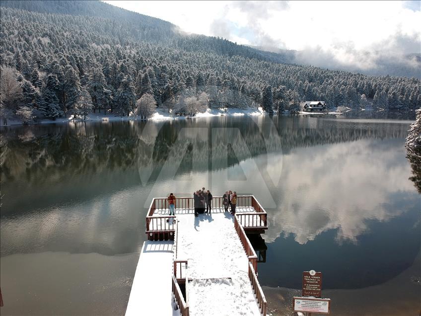 Bolu'da kar yağışı tatil merkezlerini canlandırdı