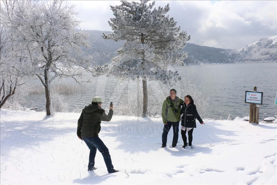 Bolu'da kar yağışı tatil merkezlerini canlandırdı