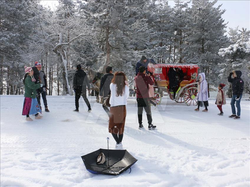 Bolu'da kar yağışı tatil merkezlerini canlandırdı
