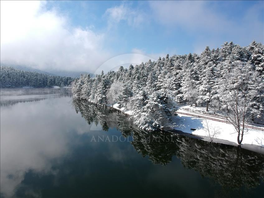 Bolu'da kar yağışı tatil merkezlerini canlandırdı