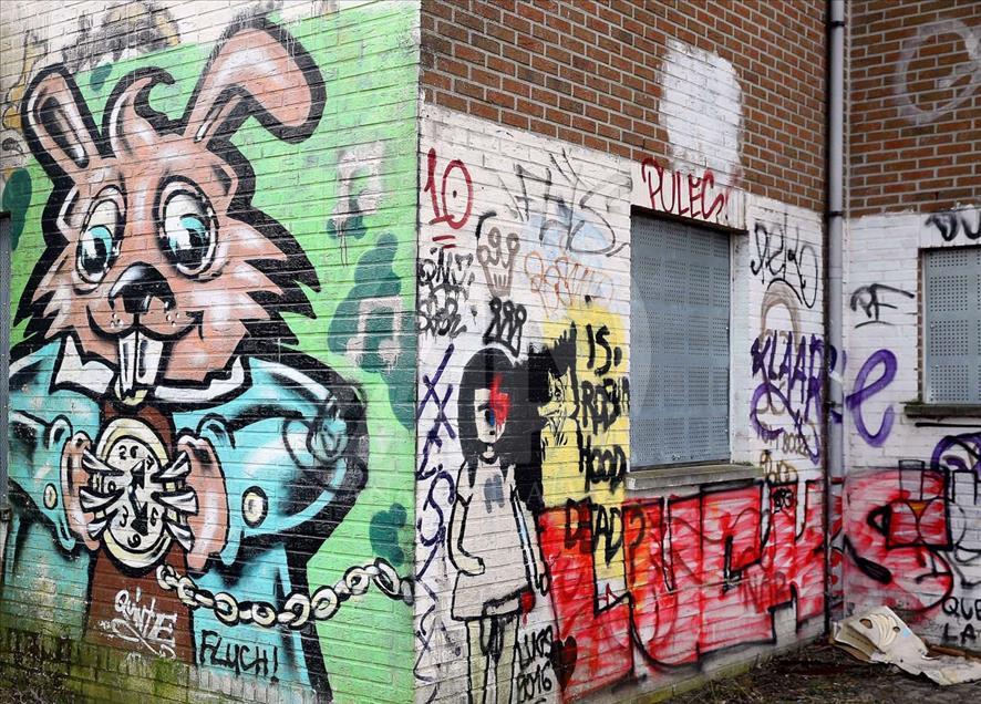 Recorrido por los grafitis de Doel, un pueblo fantasma en Bélgica
