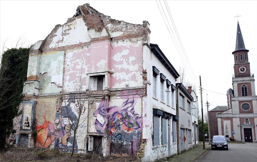 Recorrido por los grafitis de Doel, un pueblo fantasma en Bélgica