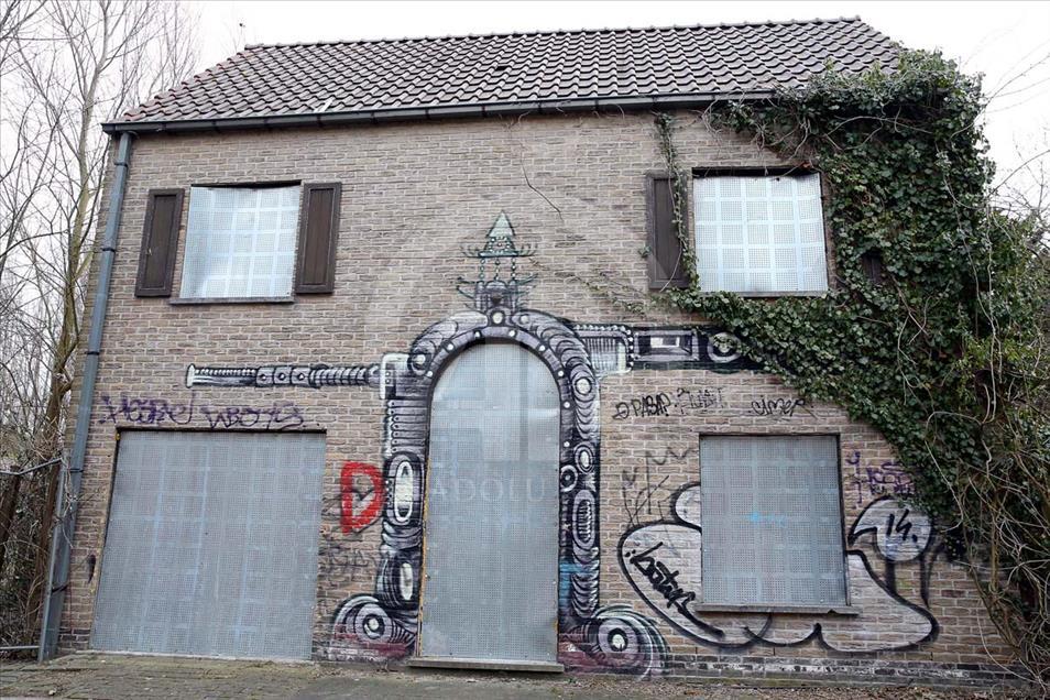 Recorrido por los grafitis de Doel, un pueblo fantasma en Bélgica