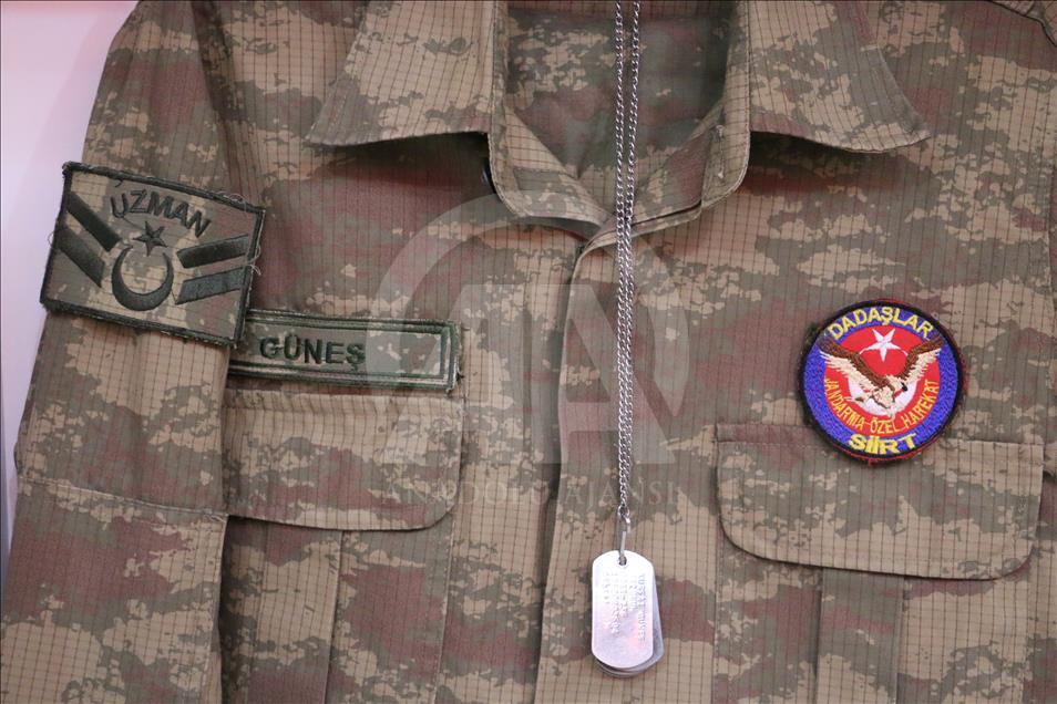 Şehit eşinin hatırasını evinin en güzel köşesinde yaşatıyor