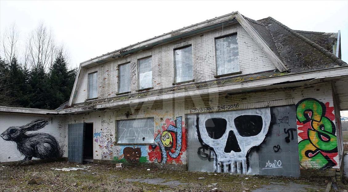 Recorrido por los grafitis de Doel, un pueblo fantasma en Bélgica