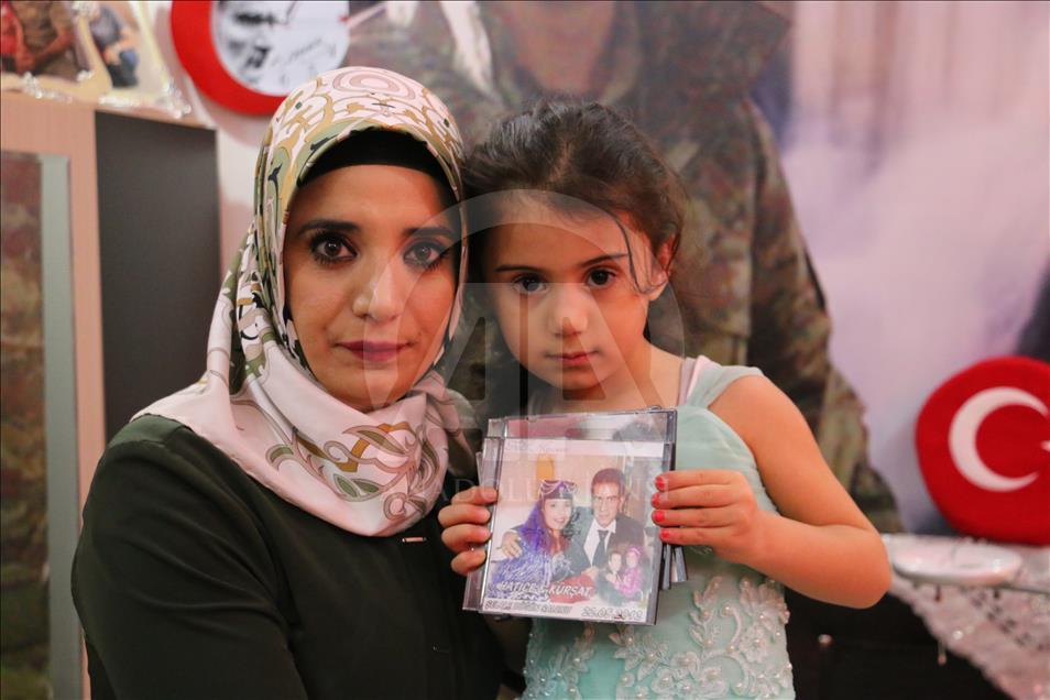 Şehit eşinin hatırasını evinin en güzel köşesinde yaşatıyor