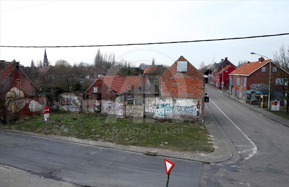 Recorrido por los grafitis de Doel, un pueblo fantasma en Bélgica