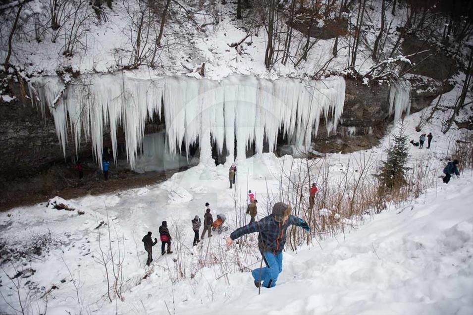 Siklava Skala: la famosa cascada eslovaca se congela durante el invierno