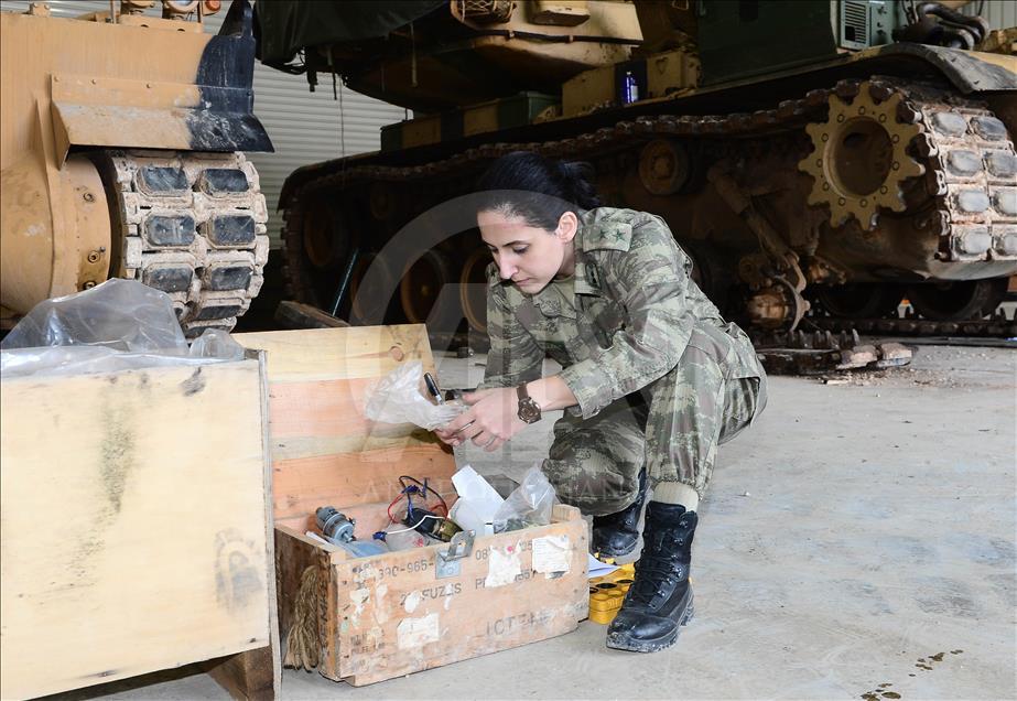 ضابطات الجيش التركي.. مهام فاعلة على جبهة "غصن الزيتون" 
