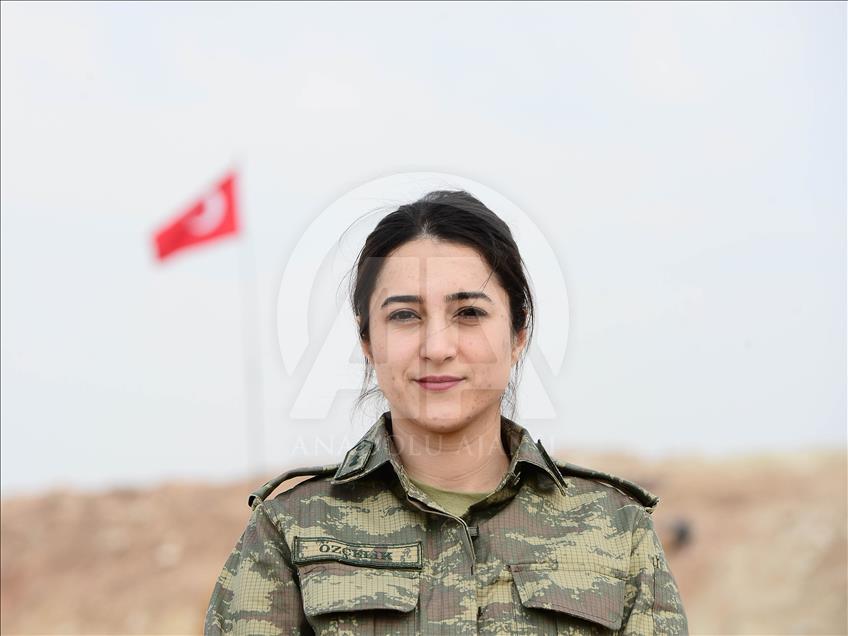 ضابطات الجيش التركي.. مهام فاعلة على جبهة "غصن الزيتون" 
