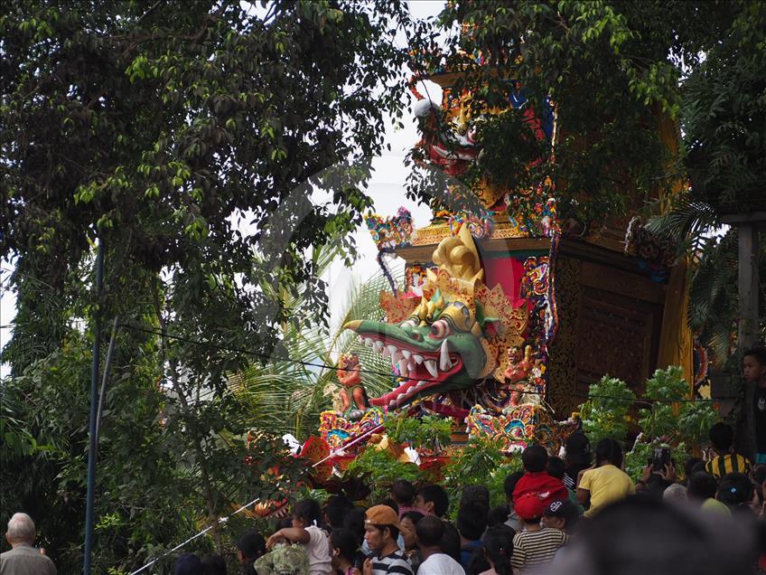 Ribuan warga memadati kawasan Ubud untuk menyaksikan upacara Ngaben untuk mendiang Permaisuri Puri Ubud.