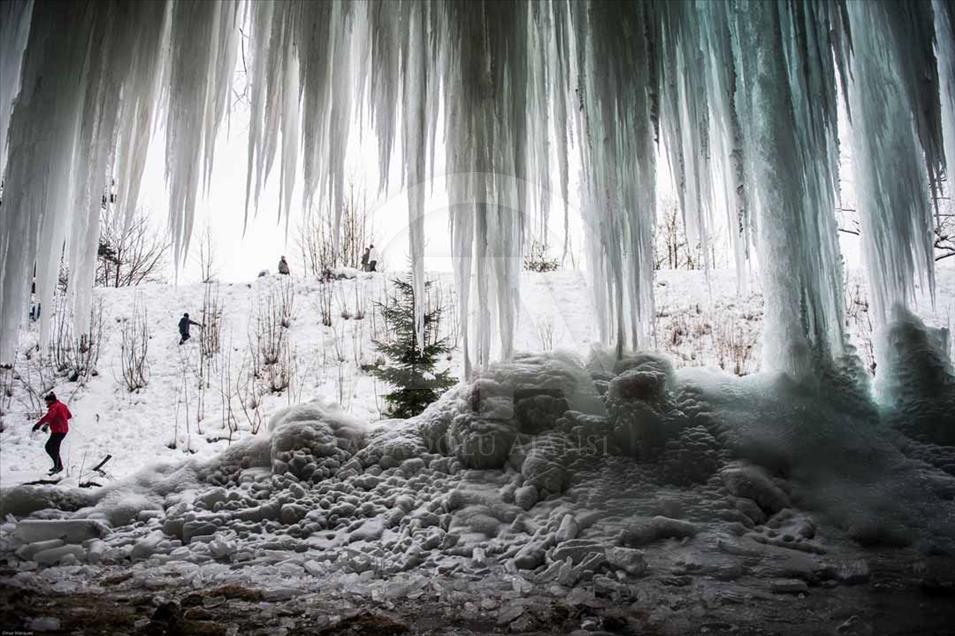 Siklava Skala: la famosa cascada eslovaca se congela durante el invierno