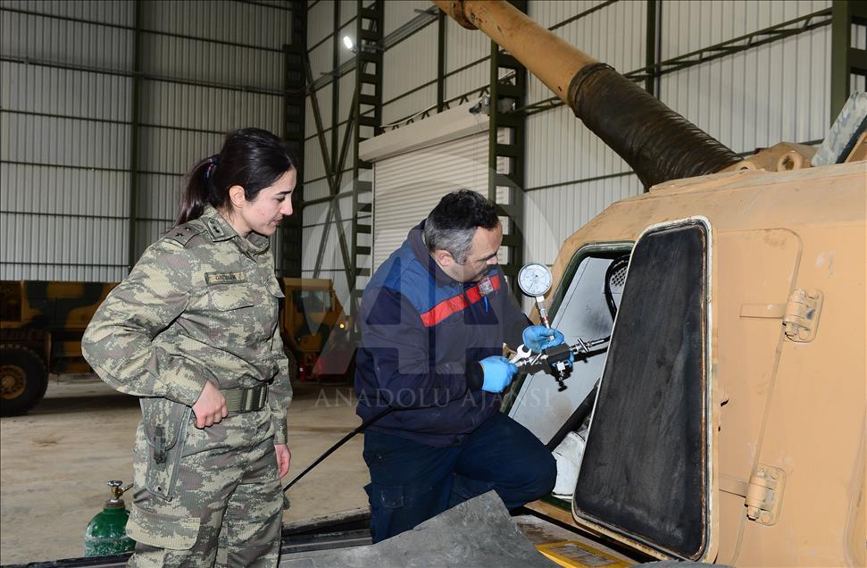 ضابطات الجيش التركي.. مهام فاعلة على جبهة "غصن الزيتون" 
