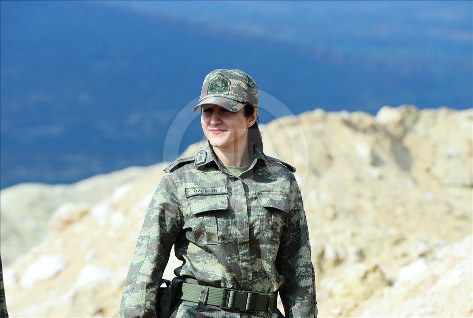 ضابطات الجيش التركي.. مهام فاعلة على جبهة "غصن الزيتون" 
