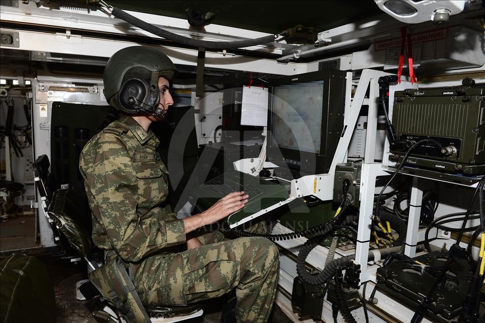 ضابطات الجيش التركي.. مهام فاعلة على جبهة "غصن الزيتون" 
