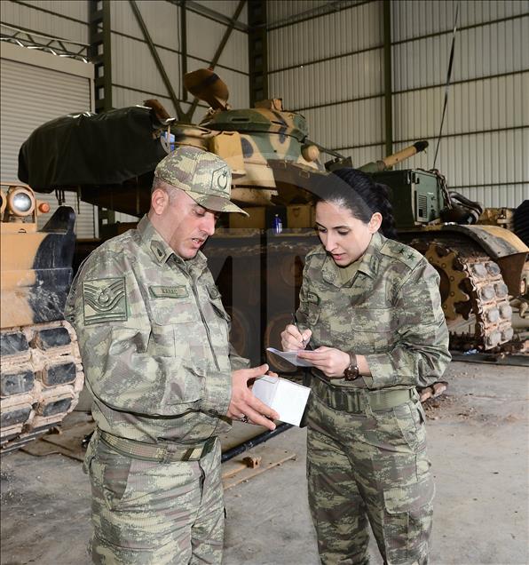 ضابطات الجيش التركي.. مهام فاعلة على جبهة "غصن الزيتون" 
