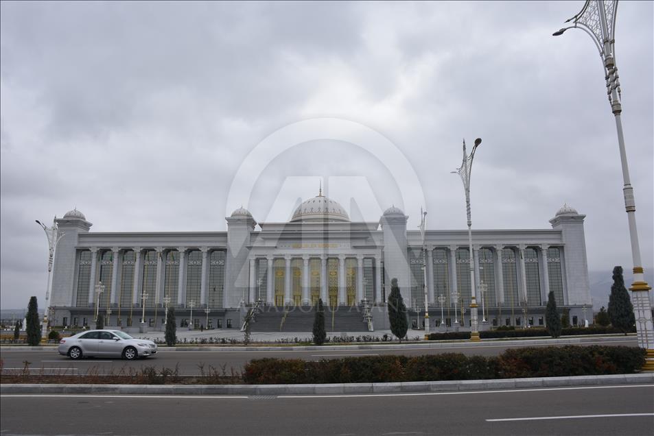 Zarafetin halıya dokunduğu ülke: Türkmenistan