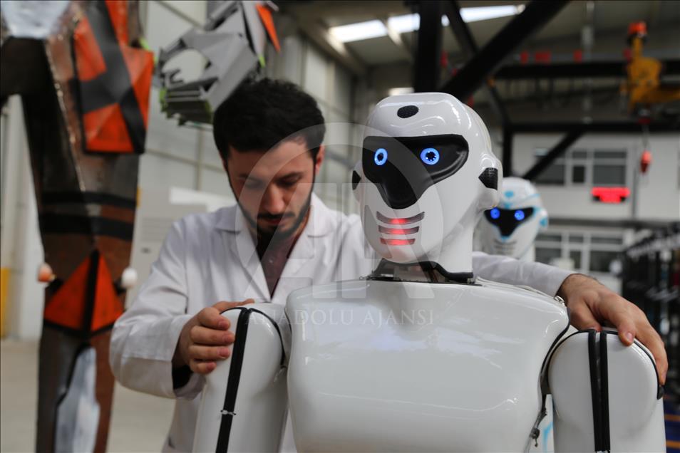 "İnsansı" robotlar kışla nöbetine talip
