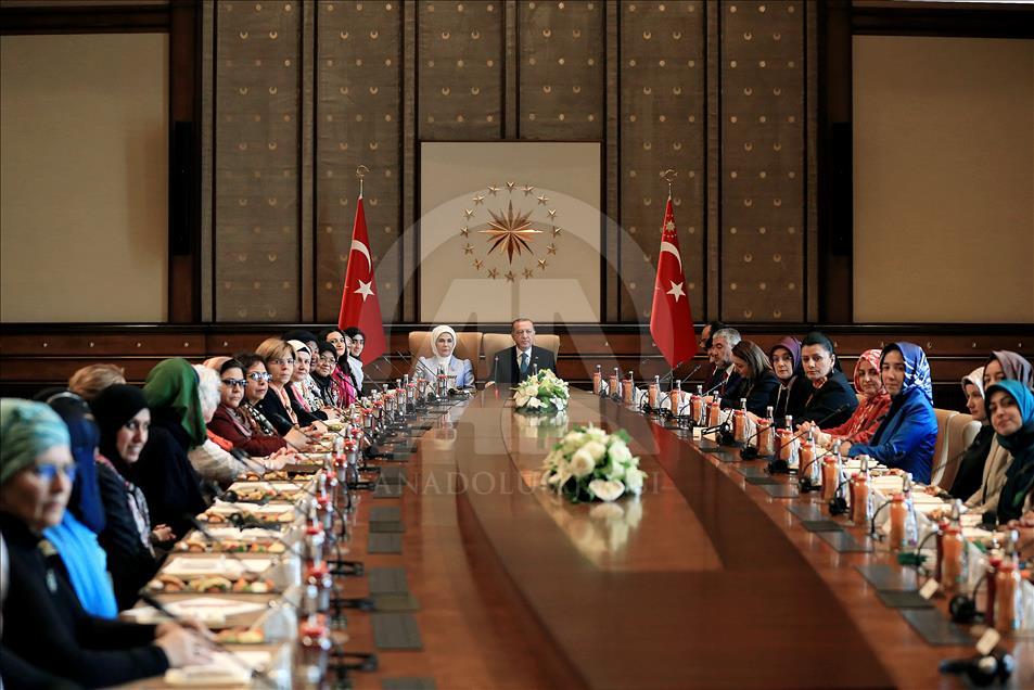 Cumhurbaşkanı Erdoğan, ''Vicdan Konvoyu'' temsilcilerini kabul etti