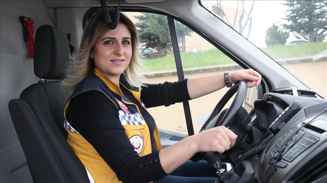 Kadın sağlık çalışanlarının zamanla yarışı
