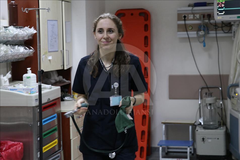 Kadın sağlık çalışanlarının zamanla yarışı