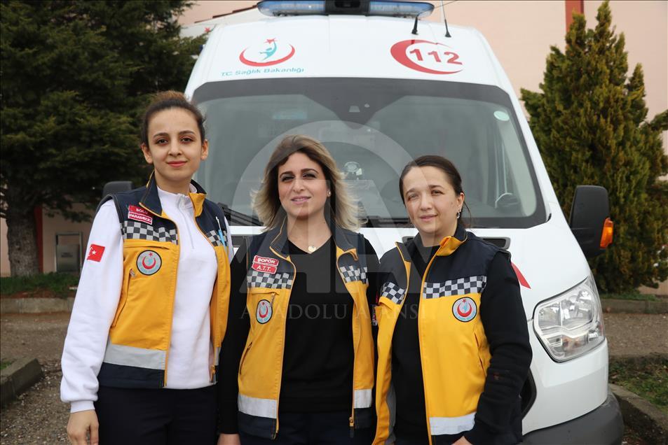 Kadın sağlık çalışanlarının zamanla yarışı
