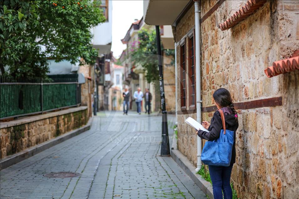 Antalya'nın geçmişe açılan kapısı "Kaleiçi"