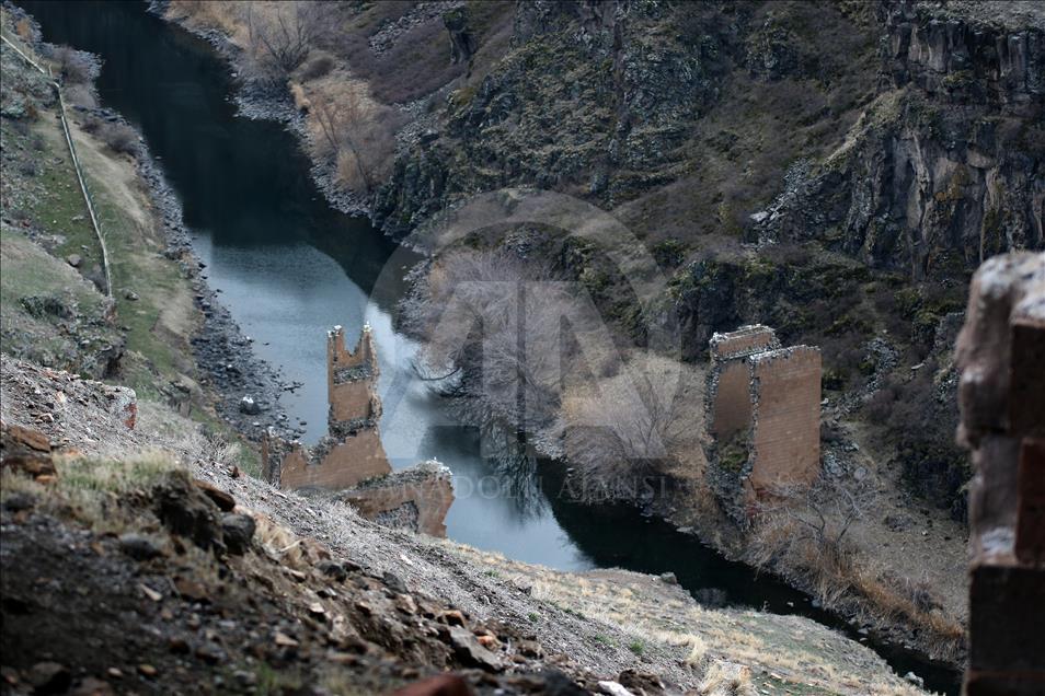 Turistlerin gözdesi "Ani" her mevsim ayrı güzel