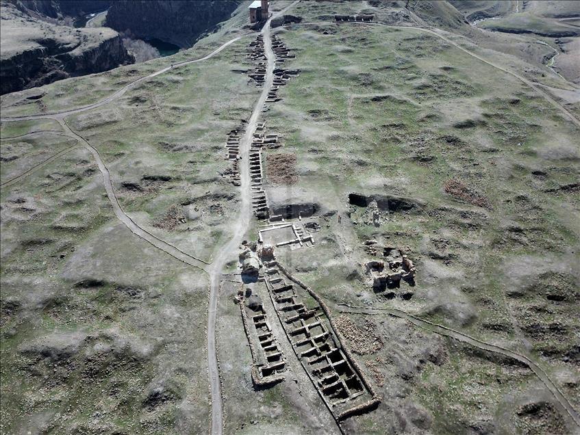 Turistlerin gözdesi "Ani" her mevsim ayrı güzel