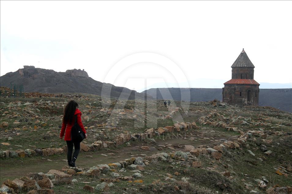 Turistlerin gözdesi "Ani" her mevsim ayrı güzel