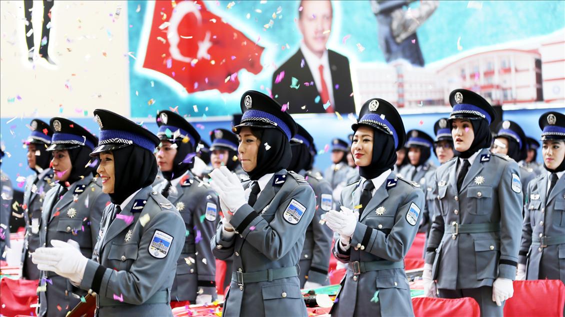 Afgan kadın polisler mezun oldu